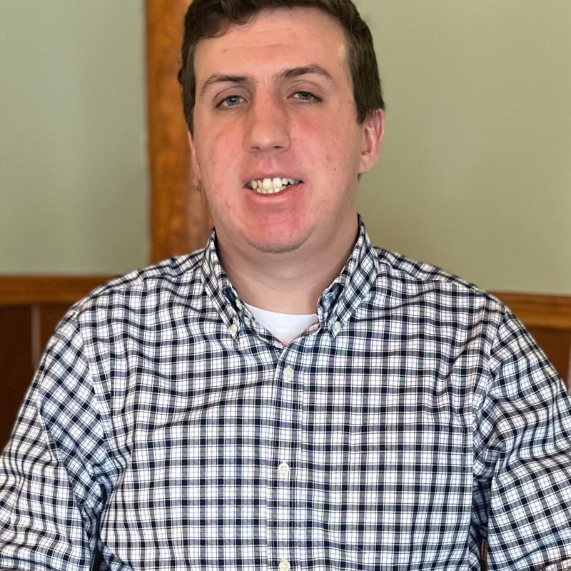 Erik-m-Employee-Pics-11-800x800