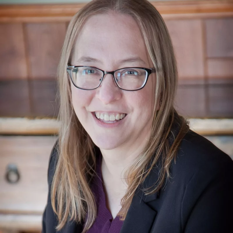 Loni-Scherwinski-scaled-800x800